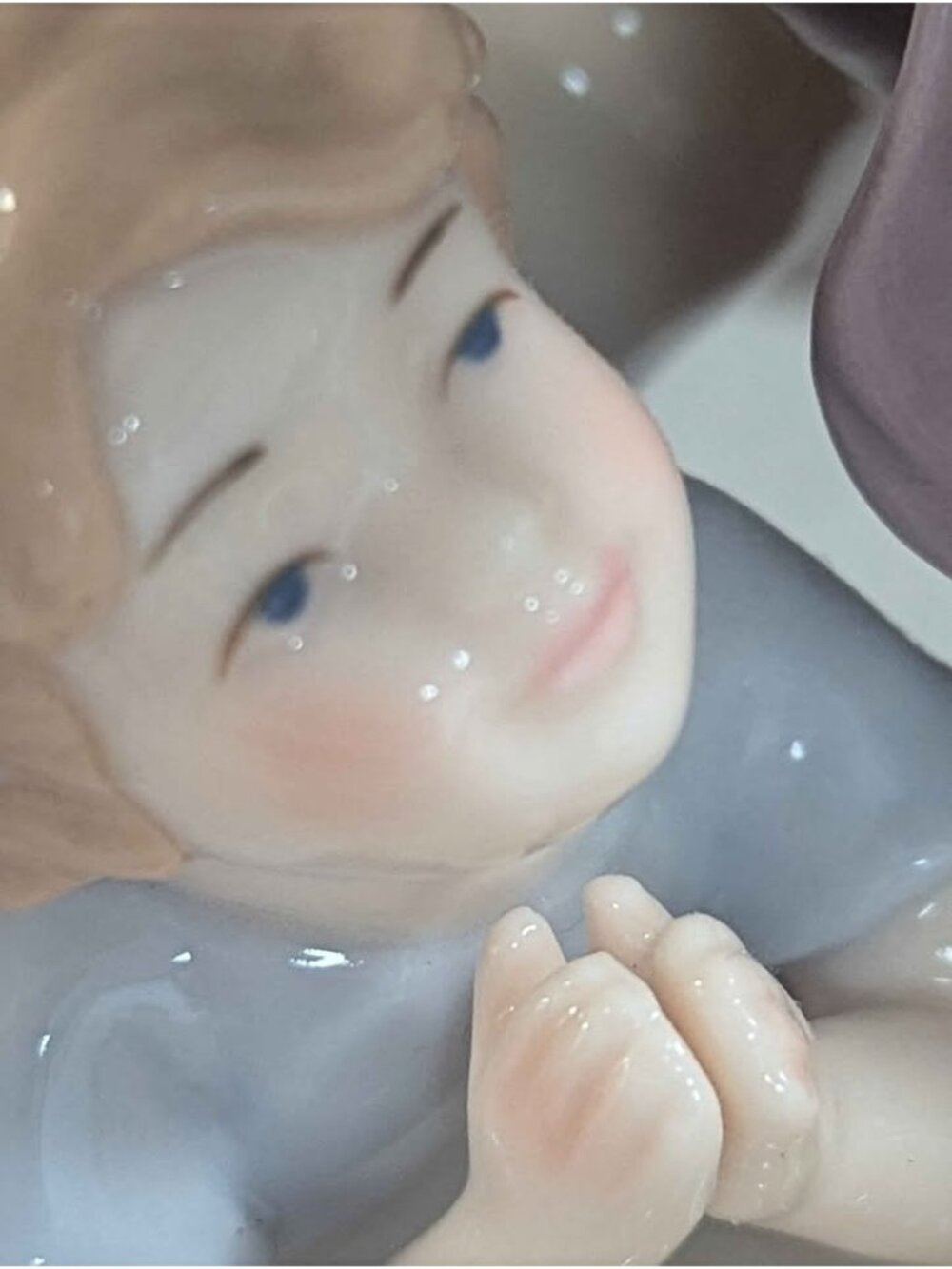 Jesus with Children Porcelain Figurine - Picture 6 of 10